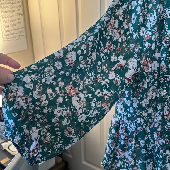 Collective Concepts Peplum Floral Blouse - Picture 7 of 7